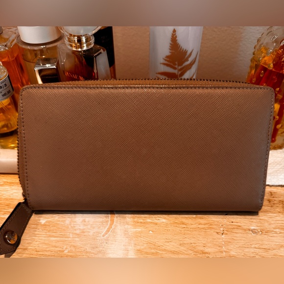 Vivienne Westwood Beige Wallet with Gold Logo - Picture 3 of 4